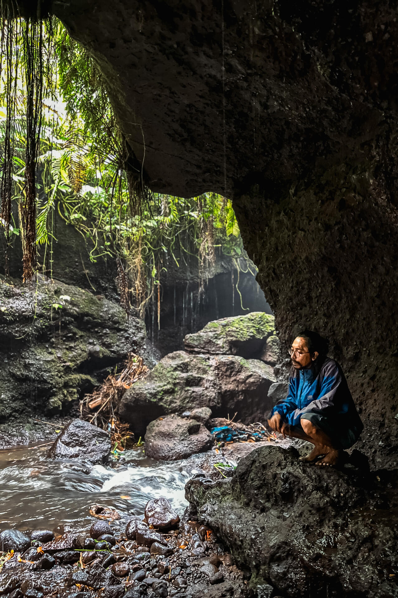 tour guide in indonesia